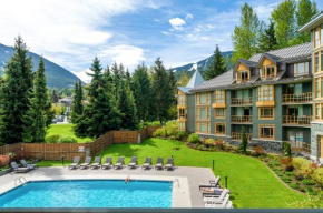 a fully renovated condo near village centre with MT view and close to lift in Cascade lodge